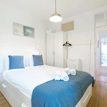 Portucale ! Downtown 3br With Balcony *