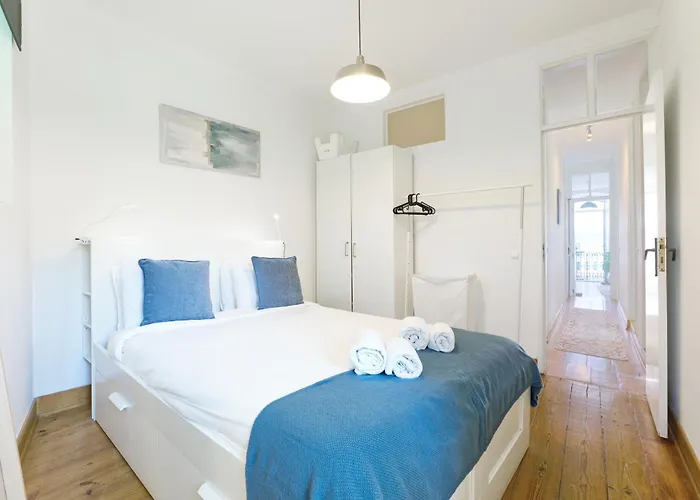 Portucale ! Downtown 3br With Balcony *