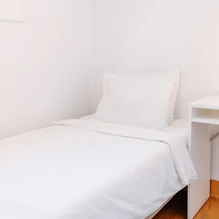 Pena In Arroios, By Mycelia * ליסבון