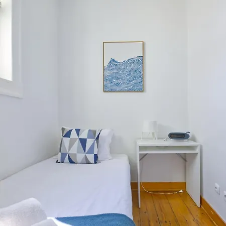 Portucale ! Downtown 3br With Balcony Apartment *
