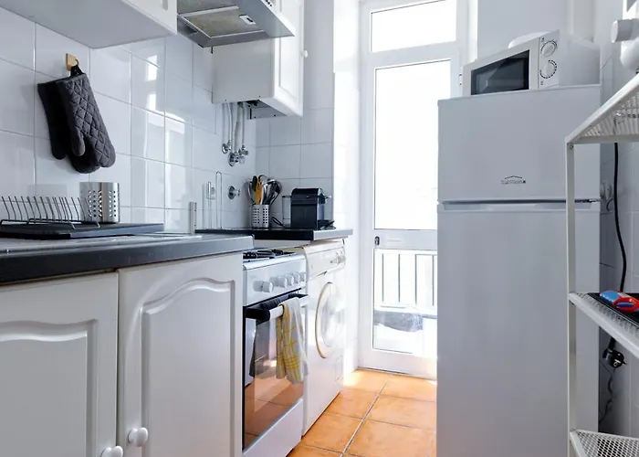 Portucale ! Downtown 3br With Balcony Apartment *