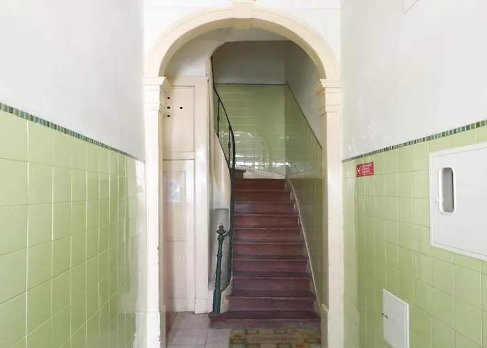 Portucale ! Downtown 3br With Balcony Apartment *
